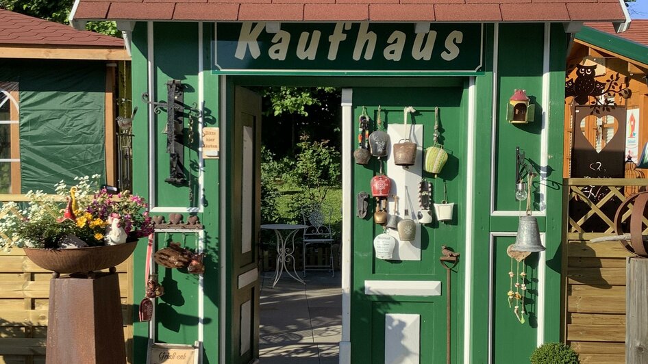 Dahoam_Kaufhaus Eingang_Oststeiermark | © Dahoam